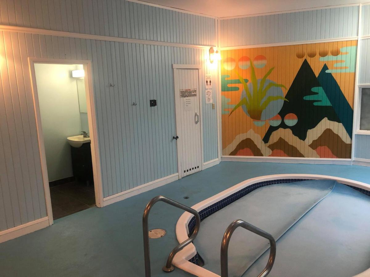 Selkirk Inn Golden Eksteriør bilde